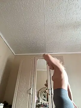 Snapshot of LikaCat chatting on February 26, 2025, 4:19 am LikaCat online show from February 26, 2025, 4:19 am