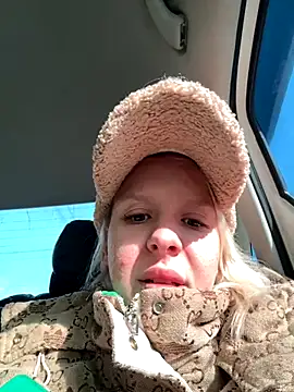 Snapshot of LikaCat chatting on October 14, 2025, 4:02 am LikaCat online show from October 14, 2025, 4:02 am