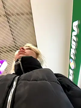 Snapshot of LikaCat chatting on September 28, 2025, 4:08 am LikaCat online show from September 28, 2025, 4:08 am