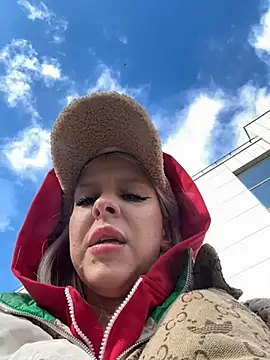 Snapshot of LikaCat chatting on March 22, 2025, 5:49 am LikaCat online show from March 22, 2025, 5:49 am