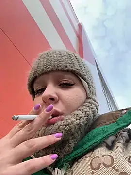 Snapshot of LikaCat chatting on March 13, 2025, 7:09 am LikaCat online show from March 13, 2025, 7:09 am