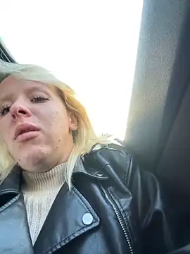 Snapshot of LikaCat chatting on September 26, 2025, 2:07 am LikaCat online show from September 26, 2025, 2:07 am