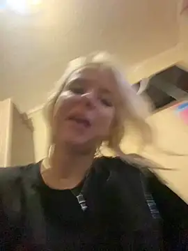 Snapshot of LikaCat chatting on February 22, 2025, 5:12 am LikaCat online show from February 22, 2025, 5:12 am