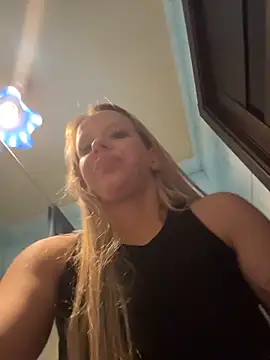 Snapshot of LikaCat chatting on December 15, 2025, 3:34 am LikaCat online show from December 15, 2025, 3:34 am