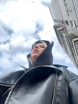 Snapshot of LikaCat chatting on September 13, 2025, 4:12 am LikaCat online show from September 13, 2025, 4:12 am