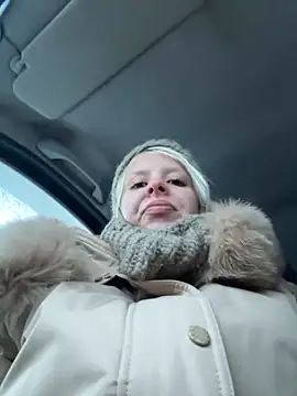 Snapshot of LikaCat chatting on November 11, 2025, 1:55 am LikaCat online show from November 11, 2025, 1:55 am