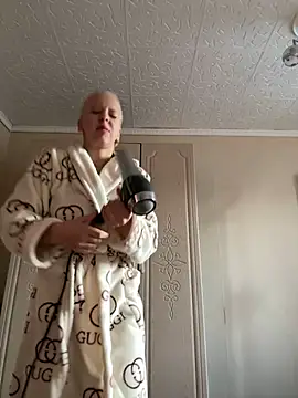 Snapshot of LikaCat chatting on February 28, 2025, 2:20 am LikaCat online show from February 28, 2025, 2:20 am