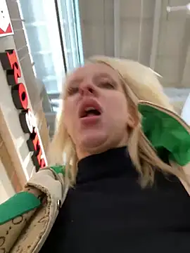 Snapshot of LikaCat chatting on February 23, 2025, 7:11 am LikaCat online show from February 23, 2025, 7:11 am