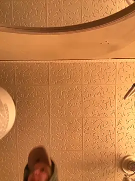 Snapshot of LikaCat chatting on October 17, 2025, 3:21 am LikaCat online show from October 17, 2025, 3:21 am