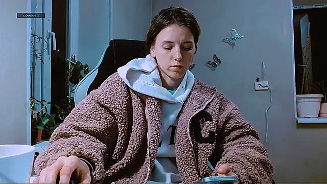 RosaJil online show from April 19, 2026, 6:43 pm