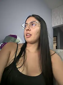 MarianaBenz online show from March 7, 2025, 8:44 pm