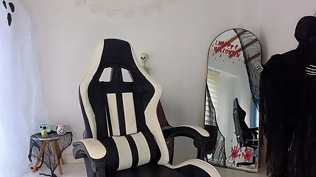 KristennBlue online show from October 23, 2025, 4:16 pm