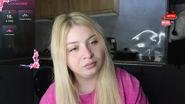 shy blondiee online show from April 16, 2026, 7:25 pm