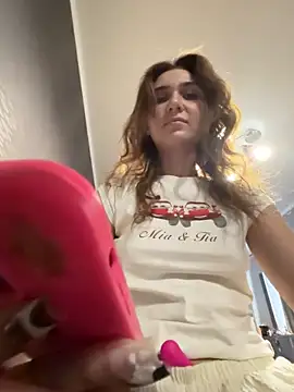 QuitieLia online show from November 18, 2025, 8:17 am