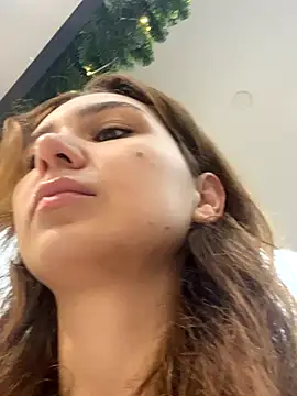 QuitieLia online show from November 26, 2025, 8:25 am