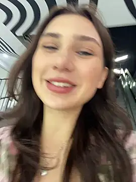 QuitieLia online show from December 19, 2024, 2:24 pm