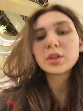 QuitieLia online show from December 9, 2024, 3:22 pm
