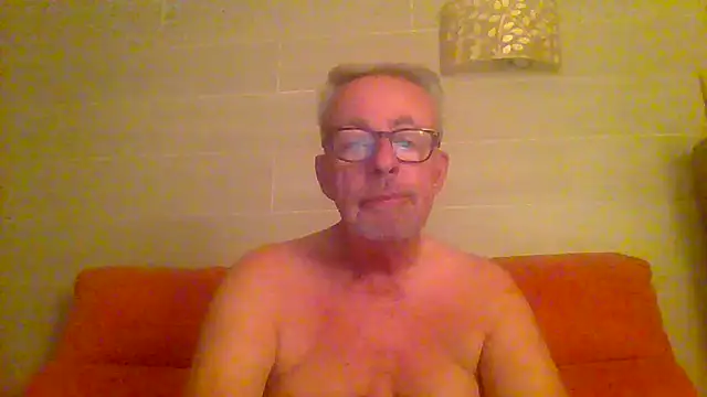 tuggy59 online show from September 10, 2025, 4:44 am