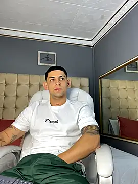 Snapshot of Alex_cute77 chatting on September 26, 2025, 11:06 am Alex cute77 online show from September 26, 2025, 11:06 am