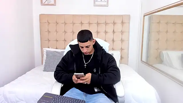 Alex cute77 online show from December 19, 2025, 11:56 am