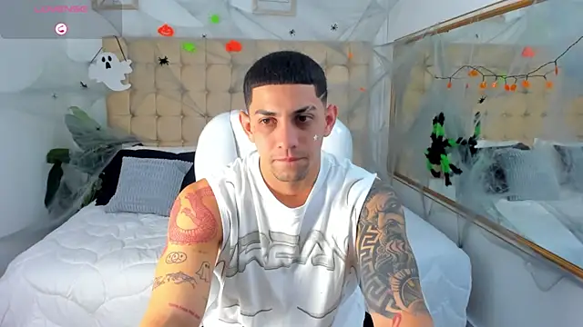 Snapshot of Alex_cute77 chatting on October 8, 2025, 12:17 pm Alex cute77 online show from October 8, 2025, 12:17 pm