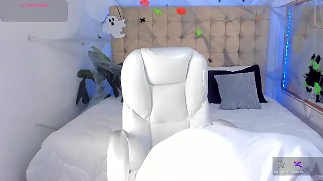 Snapshot of Alex_cute77 chatting on October 23, 2025, 11:09 am Alex cute77 online show from October 23, 2025, 11:09 am