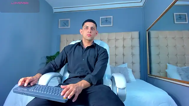 Snapshot of Alex_cute77 chatting on September 18, 2025, 11:13 am Alex cute77 online show from September 18, 2025, 11:13 am