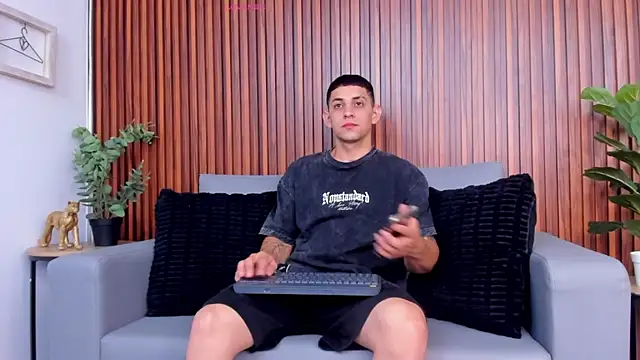 Alex cute77 online show from February 12, 2026, 11:43 am