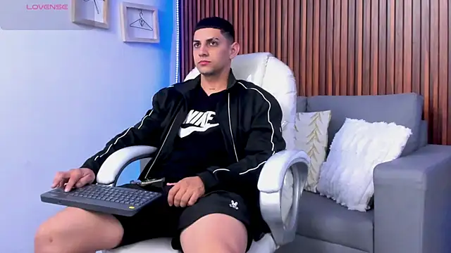 Alex cute77 online show from May 23, 2026, 12:26 pm