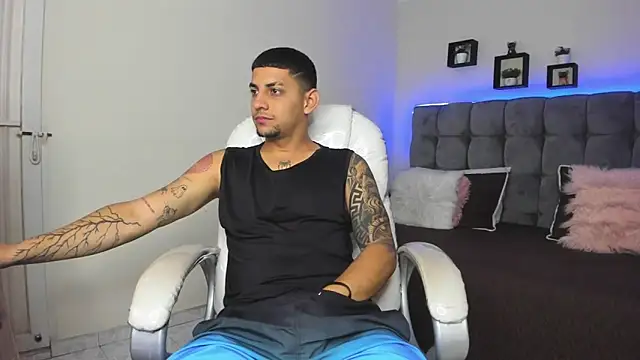 Alex cute77 online show from February 7, 2025, 12:28 pm