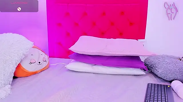 Snapshot of Sofia_Girl_ chatting on March 14, 2025, 8:10 am Sofia Girl online show from March 14, 2025, 8:10 am