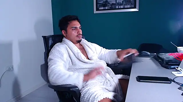 ZenoBaro1 online show from February 5, 2025, 3:52 pm