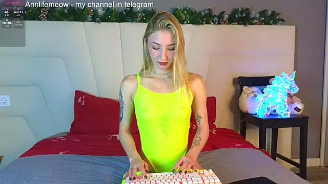 annief0x online show from January 2, 2025, 2:54 am