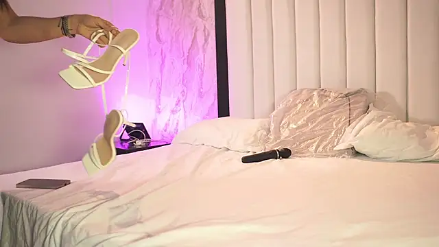 mia colin1  online show from March 12, 2026, 4:22 pm