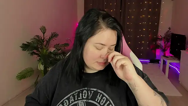 Snapshot of Akemi_BBW chatting on October 7, 2025, 3:46 pm Akemi BBW online show from October 7, 2025, 3:46 pm