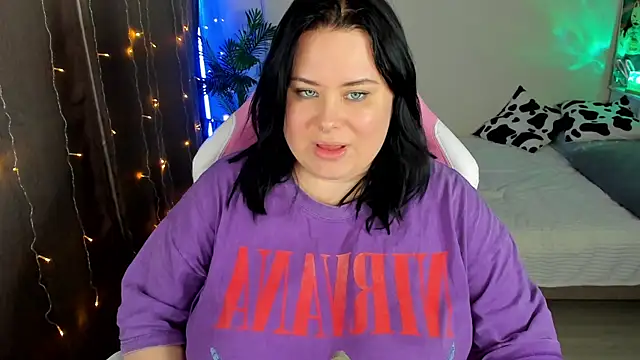 Snapshot of Akemi_BBW chatting on October 29, 2025, 5:56 pm Akemi BBW online show from October 29, 2025, 5:56 pm