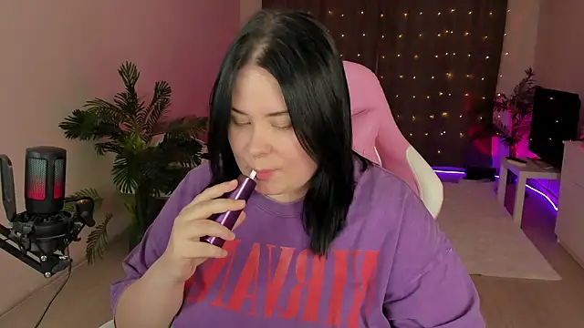 Snapshot of Akemi_BBW chatting on October 3, 2025, 4:41 pm Akemi BBW online show from October 3, 2025, 4:41 pm