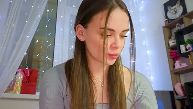 KristenSayles online show from February 21, 2025, 7:32 pm