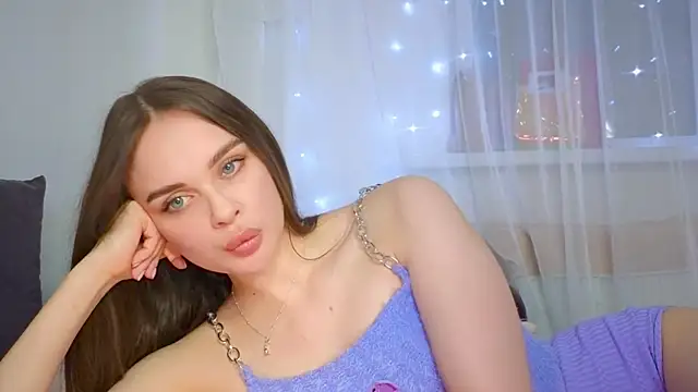 KristenSayles online show from February 14, 2025, 7:23 pm