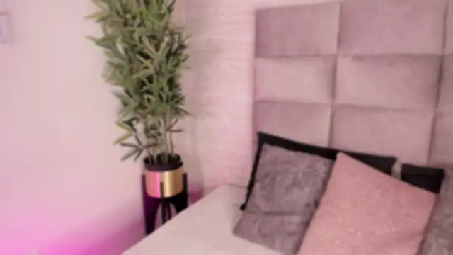 Snapshot of mia_crawford chatting on October 15, 2025, 11:51 am mia crawford online show from October 15, 2025, 11:51 am