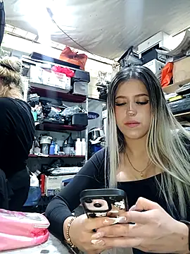 Snapshot of eva-2023 chatting on October 27, 2025, 8:32 pm eva-2023 online show from October 27, 2025, 8:32 pm