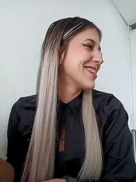 Snapshot of eva-2023 chatting on October 16, 2025, 3:20 pm eva-2023 online show from October 16, 2025, 3:20 pm