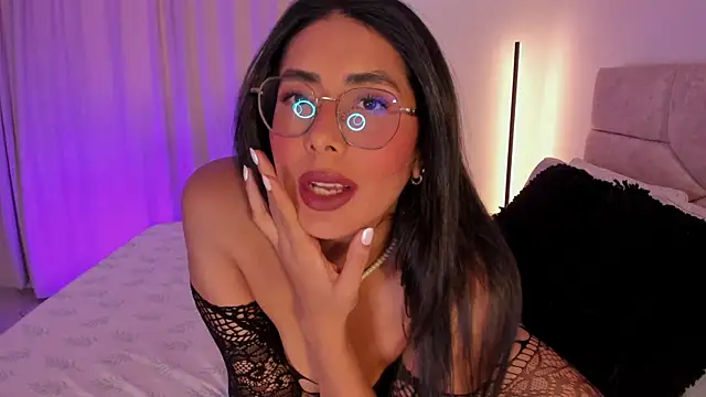 tina olsen07 online show from April 5, 2026, 8:04 pm