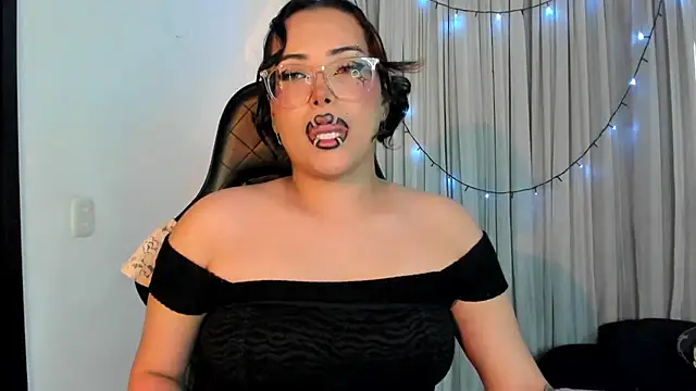 Snapshot of willow_poisson chatting on May 16, 2026, 6:18 pm willow poisson online show from May 16, 2026, 6:18 pm