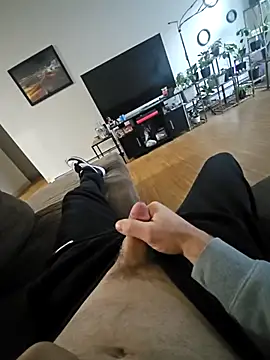 Snapshot of Cemg chatting on December 22, 2024, 12:49 pm Cemg online show from December 22, 2024, 12:49 pm