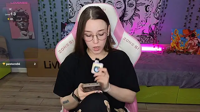 Snapshot of Sweet_frosti chatting on September 21, 2025, 3:33 am Sweet frosti online show from September 21, 2025, 3:33 am