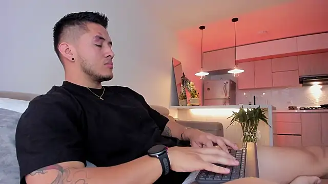 Chriskyle  online show from December 5, 2024, 1:33 pm