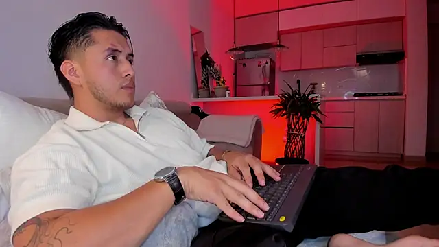 Chriskyle  online show from November 27, 2025, 12:00 am