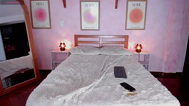 Snapshot of AliceBanks chatting on October 31, 2025, 1:30 pm AliceBanks online show from October 31, 2025, 1:30 pm