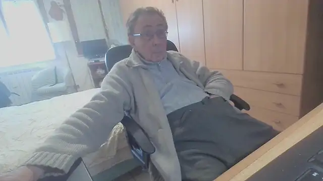 papillonhotofficial online show from February 26, 2025, 9:44 am